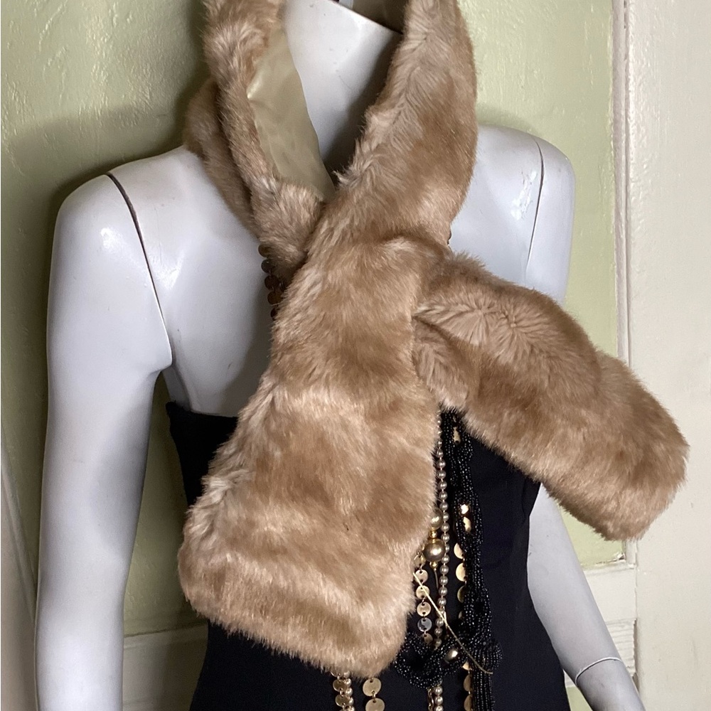 Edward An Faux Fur Collar